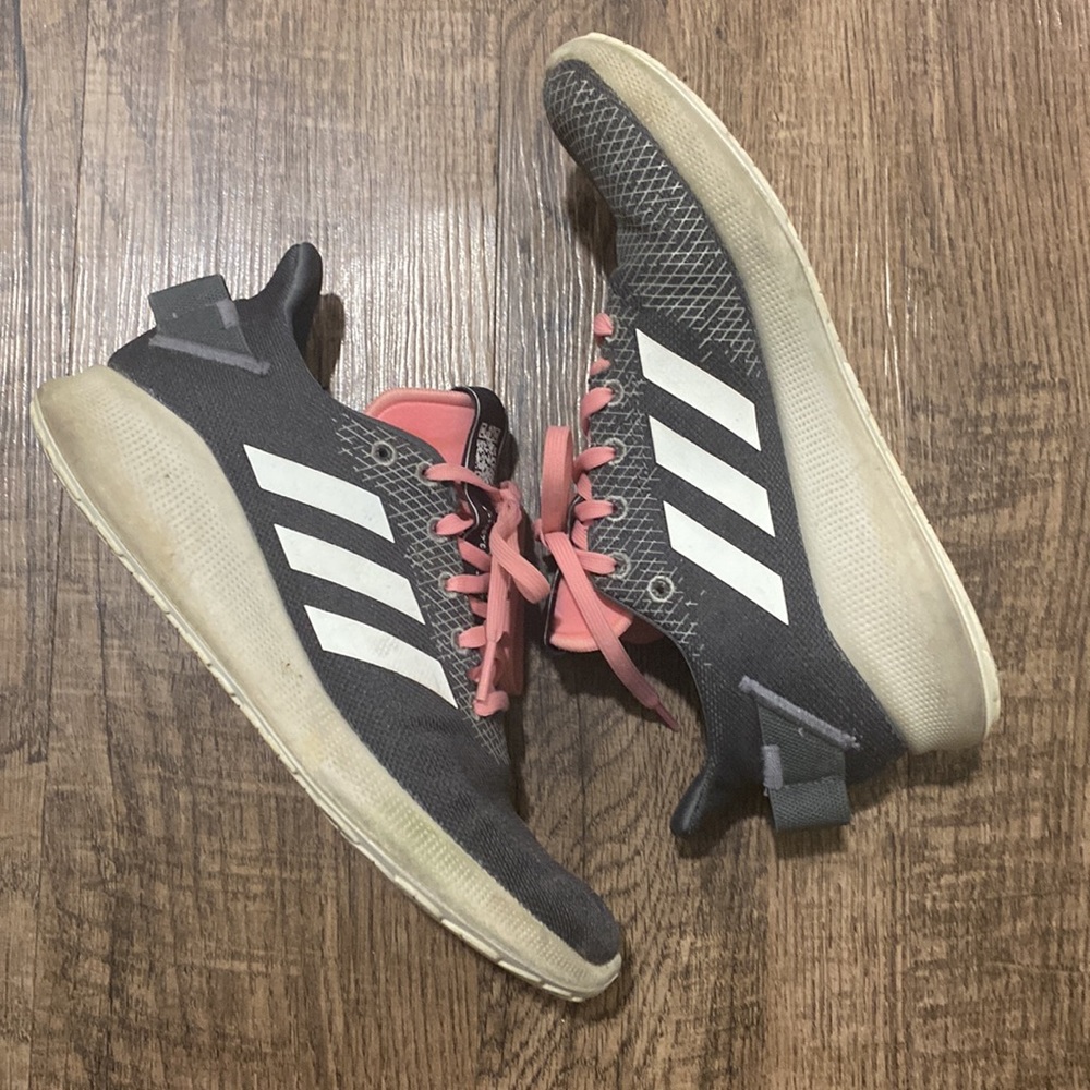 Ladies Adidas Tennis Shoes - Picture 2 of 9